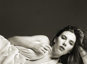 Promotional image of Scarlett Johansson for the play Cat On A Hot Tin Roof.