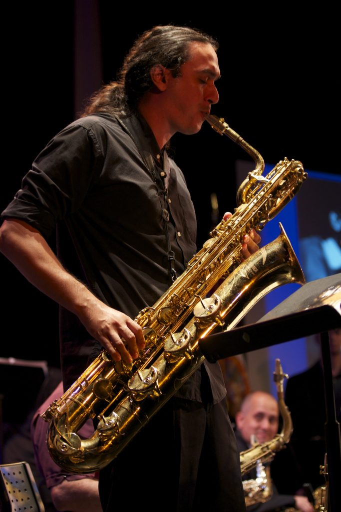 Sapo Tercero performing with his saxophone.