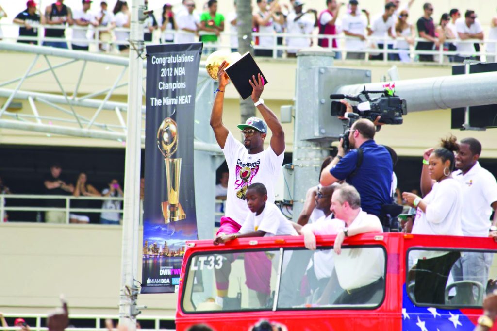 Dwayne Wade holding up the trophy during the parade.
