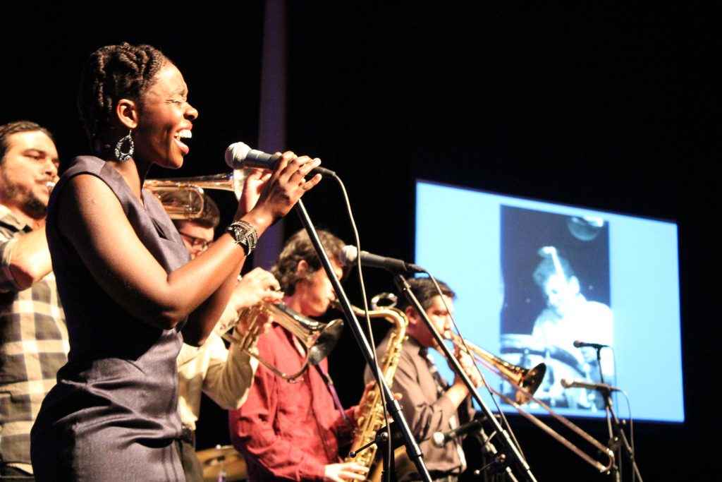 Jazz singer performing at Wolfson Campus.