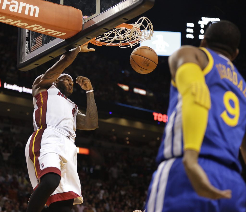LeBron James making a dunk.