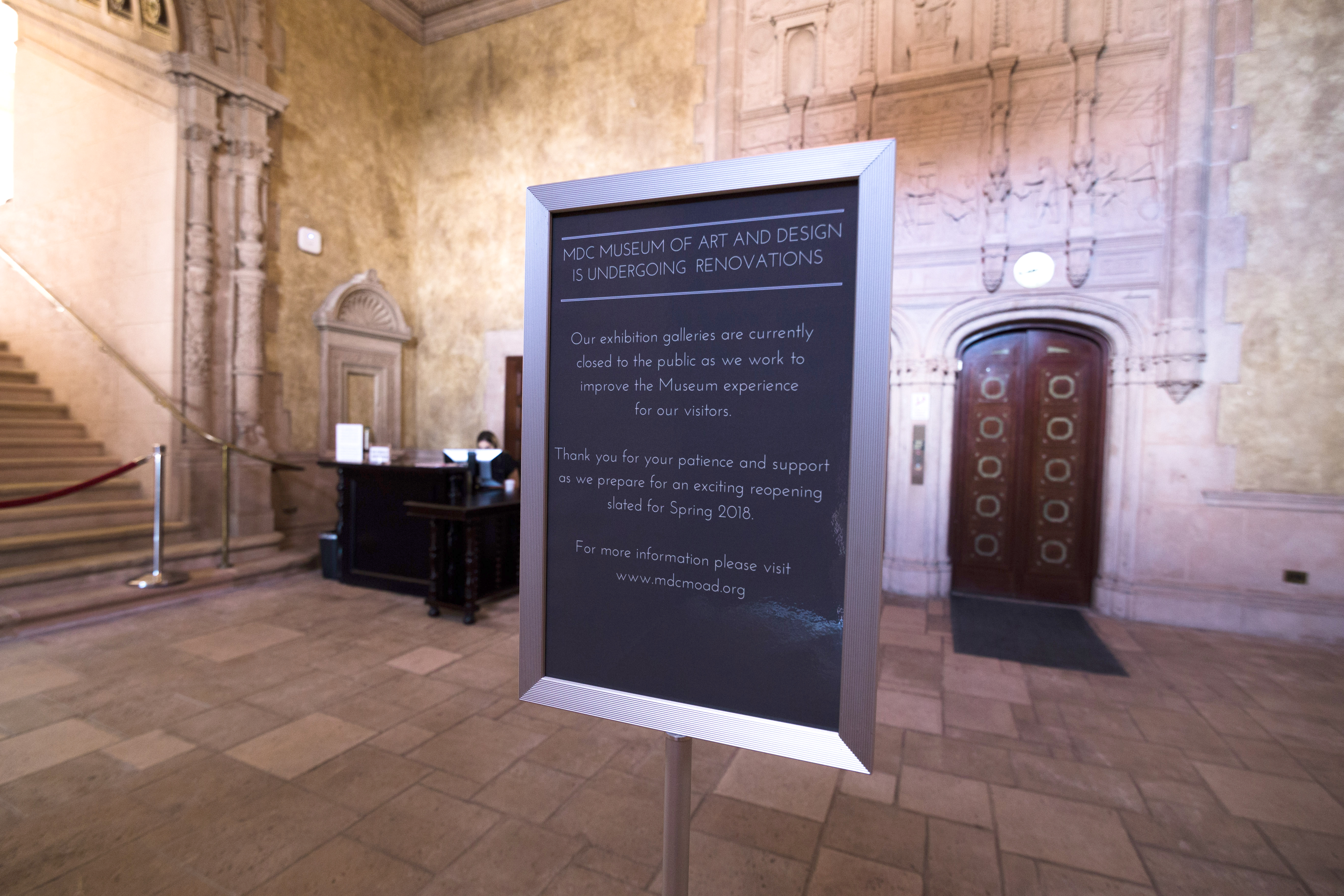 Sign at the museum announcing renovations.