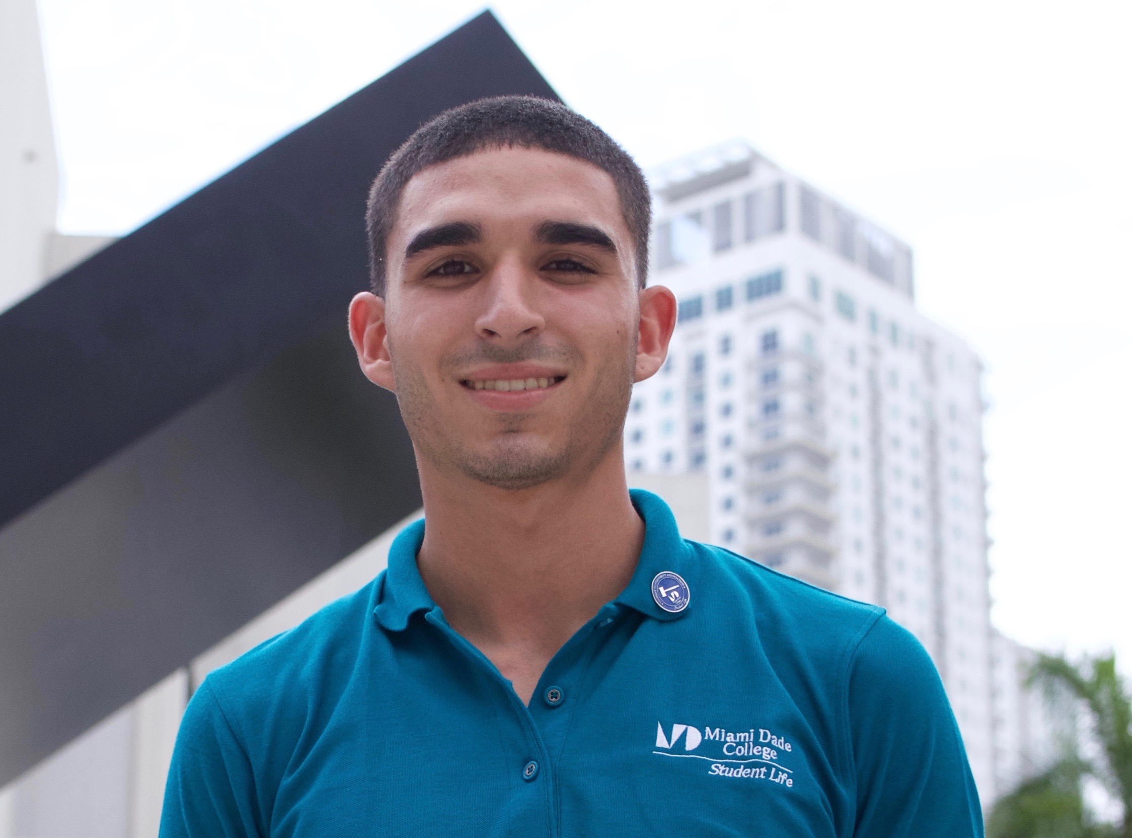 Headshot of Enrique Sepulveda.