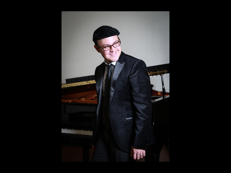 Photo of Kemuel Roig.