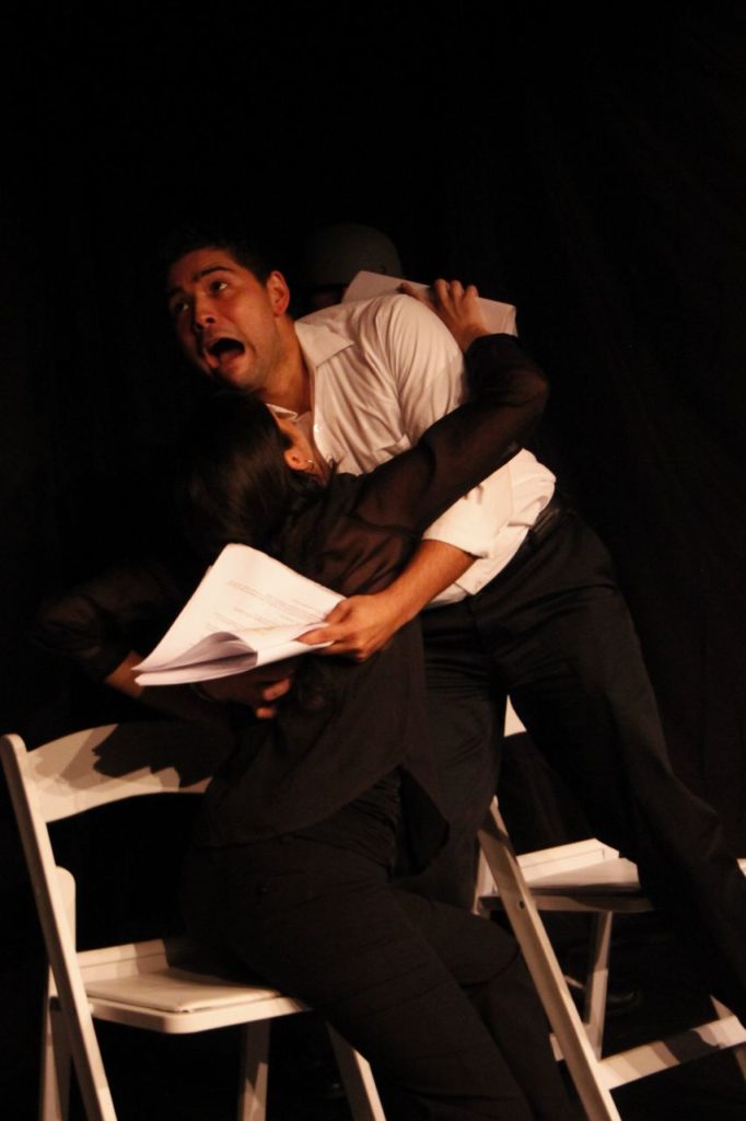 Student performing in the play Volvió Una Noche at Teatro Prometeo.