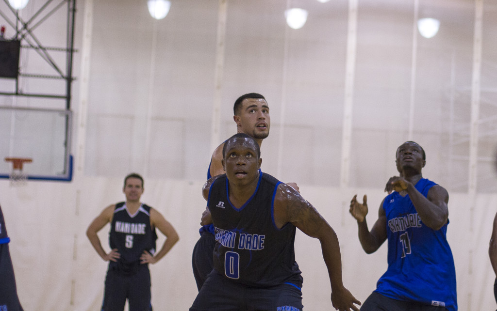 Photo of the MDC men's basketball team during practice.