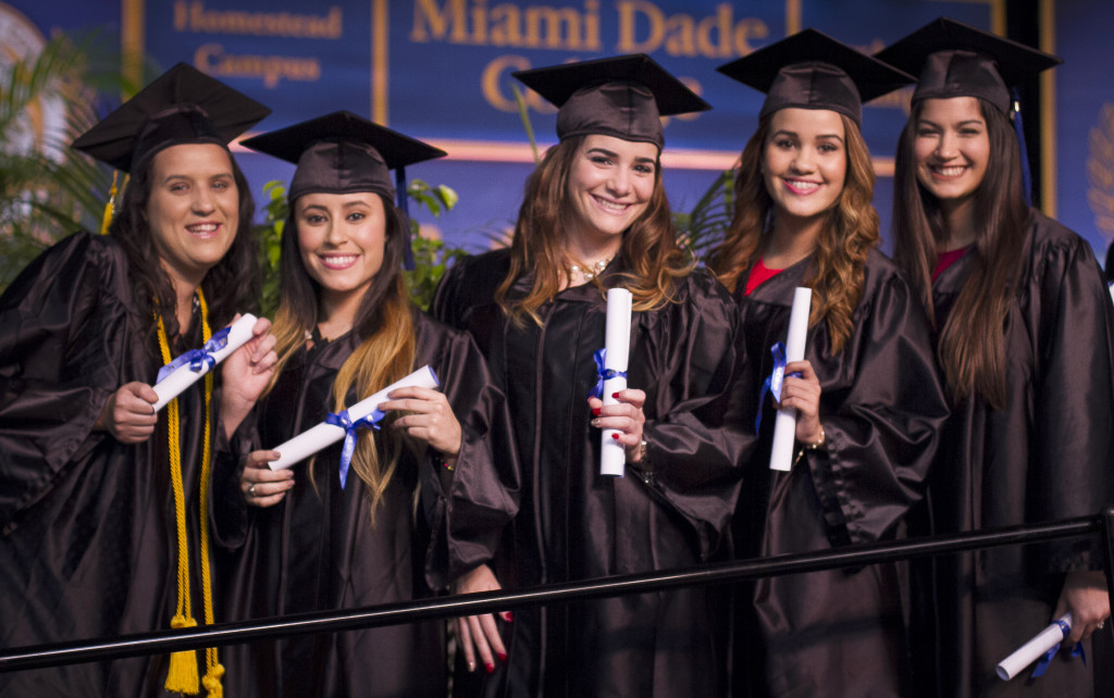 Photo of students in the graduation ceremony.