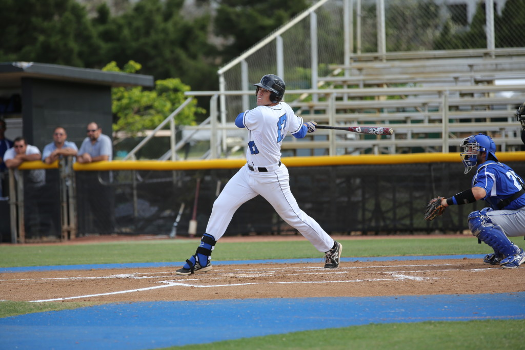 Third baseman/catcher Victor Caratini batting.