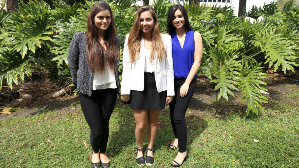 Journalism students Maria Vizcaino, Nicolette Perdomo and Daniela Molina.