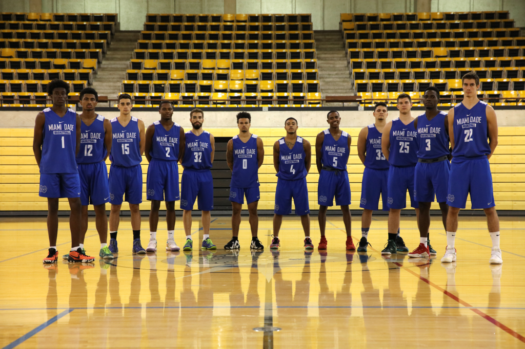 Photo of MDC men's basketball team.