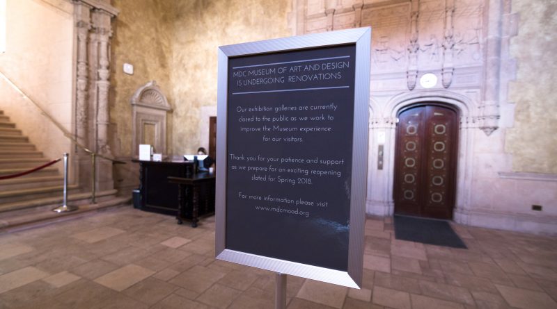 Sign at the museum announcing renovations.
