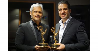 Ariel Rubalcava and Alberto Bade with their awards for MDC-TV.