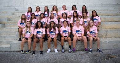 Photo of the Lady Sharks' softball team.