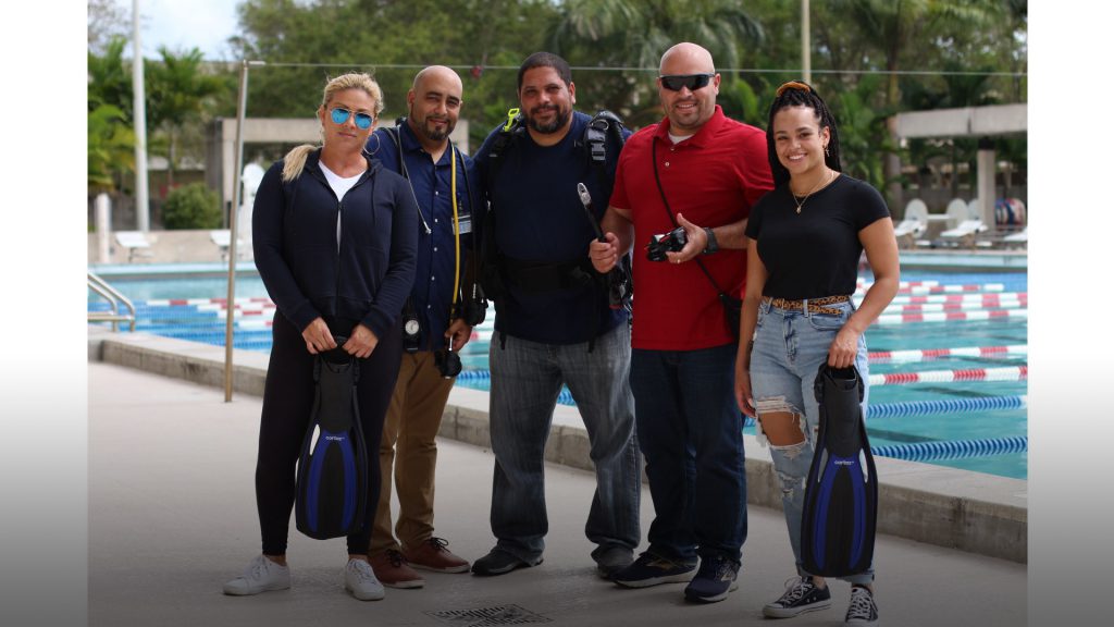 Student veterans posing with their scuba gear.