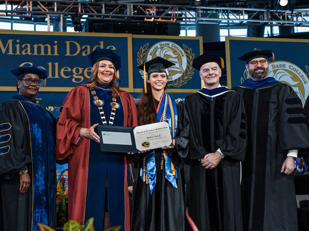 Presidential Moment: Miami Dade College President Madeline Pumariega presents Wolfson Campus Student Government Association President Sofiya Korol with her diploma at Commencement 2026. LUCA LAUSELL/THE REPORTER