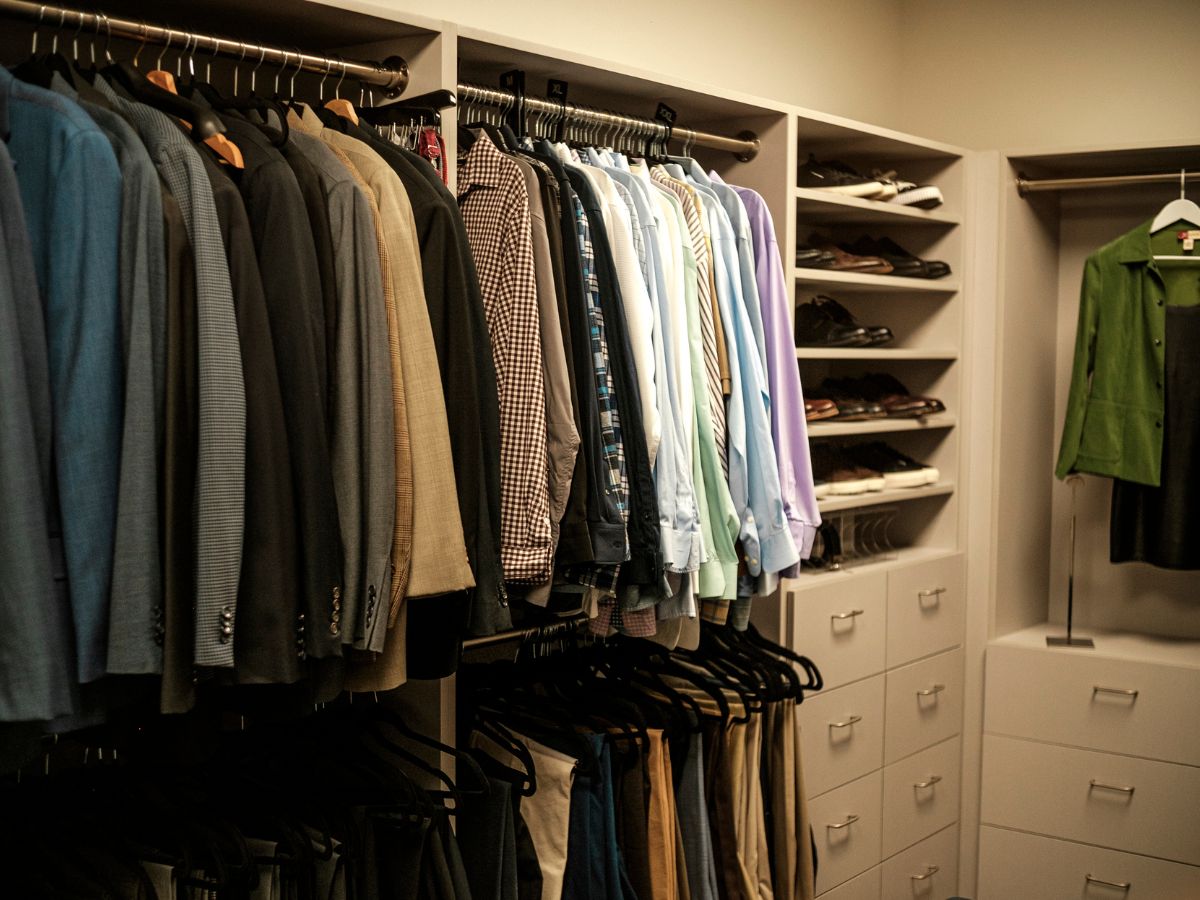 This spring, the fifth career closet at Miami Dade College opened at Wolfson Campus. The facility was designed and curated in collaboration with students and faculty from the Miami Fashion Institute.